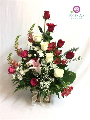 SRP-0073 Con 12 rosas mixtas