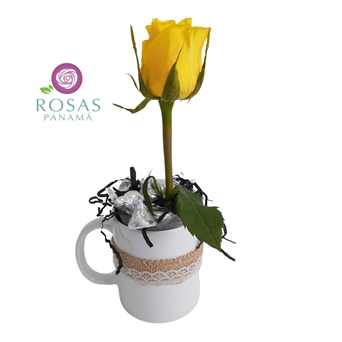 MUG-045amarillo Taza de 1 rosa y chocolates