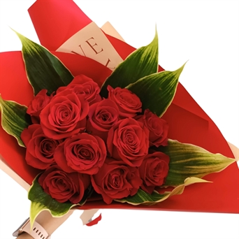 HT-130 MD Bouquet redondo empapelado con 12 rosas
